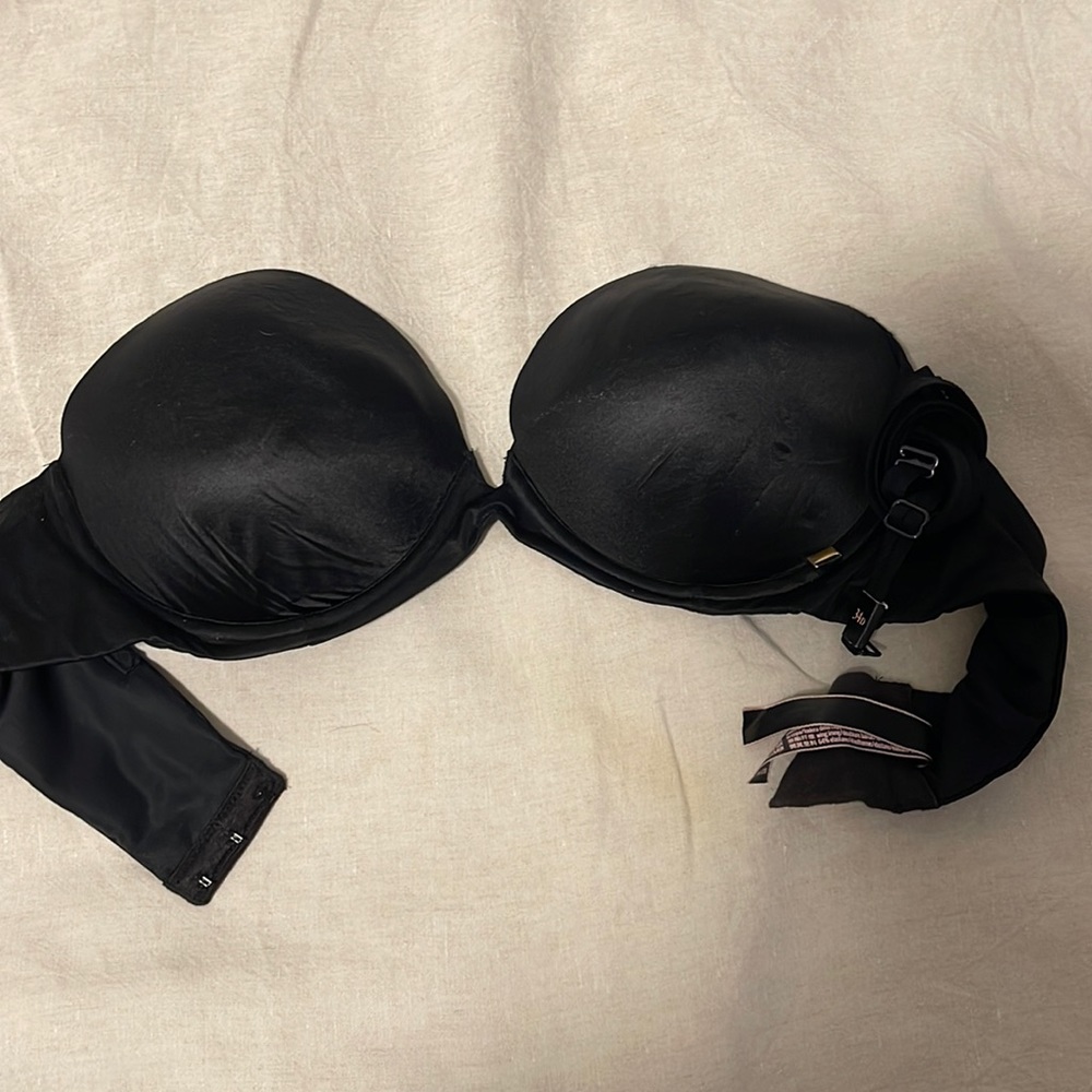 Victoria secret black bra - adjustable from strapless to strapped.